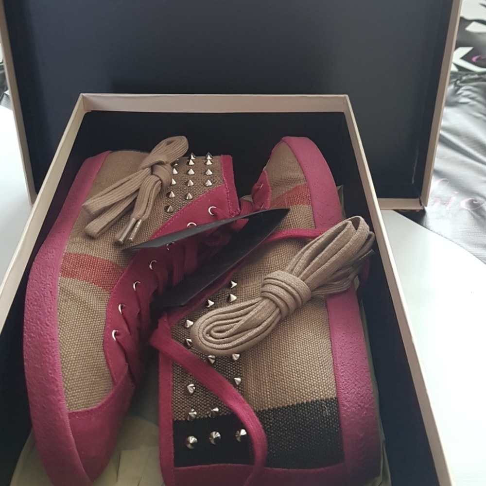 Burberry Eastbury High top Canvas  with studs
